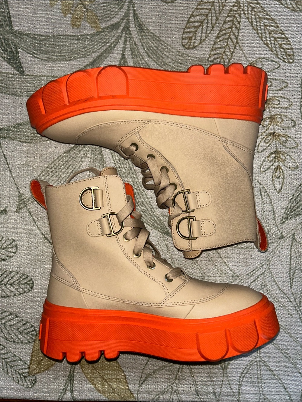 Sorel (NWOT) Women's Beige Waterproof Combat Boots with Bright Chunky Orange Sol - Picture 5 of 10